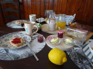 a table with plates of food and glasses of orange juice at New Village in Vila Nova da Baronia