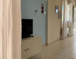 Μια τηλεόραση ή/και κέντρο ψυχαγωγίας στο Sunset Villa Agia Thekla