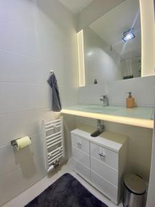 Vannituba majutusasutuses Loft With Pool Table, Kitchen Island & Gallery