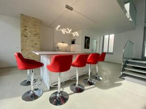 Foto Berliinis asuva majutusasutuse Loft With Pool Table, Kitchen Island & Gallery galeriist