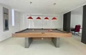 Foto Berliinis asuva majutusasutuse Loft With Pool Table, Kitchen Island & Gallery galeriist