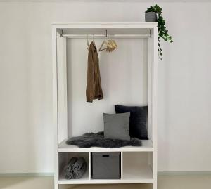 Foto Berliinis asuva majutusasutuse Loft With Pool Table, Kitchen Island & Gallery galeriist