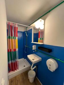Koupelna v ubytování Chillton hostel + 37 fotografií
