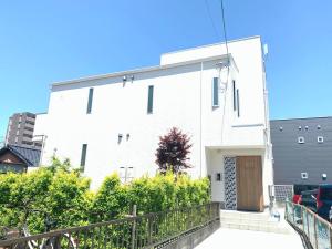 Το κτήριο όπου στεγάζεται  το διαμέρισμα