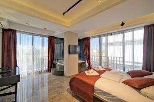 Giường trong phòng chung tại Villa ROYAL-1