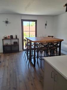 Zdjęcie z galerii obiektu La maison d'à côté Chambre 1 w mieście Cuise-la-Motte
