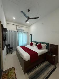 a bedroom with a large bed with a ceiling fan at Shree shyam pay at hotel in Khātu