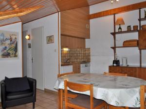 Część wypoczynkowa w obiekcie Appartement cosy au cœur du village, avec balcon, acceptant animaux - Idéal familles! - FR-1-692-7