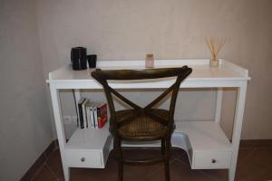 a desk with a chair next to a white desk at Chambre la canauloise in Canaules-et-Argentières