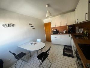 Kuchyň nebo kuchyňský kout v ubytování Stras' home