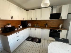 Kuchyň nebo kuchyňský kout v ubytování Stras' home