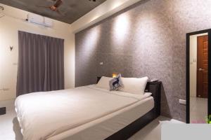 宜蘭包棟民宿 蘭田會館 電動麻將 KTV Switch 德州撲克 燒烤 廚房 充電樁 寵物友善客房内的一张或多张床位