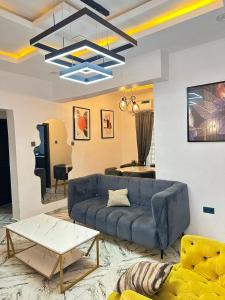 Oleskelutila majoituspaikassa 2 BDR Furnished Apt 24h power with pool