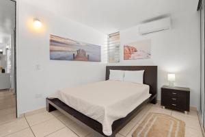 Ένα ή περισσότερα κρεβάτια σε δωμάτιο στο Family Home With Pool Near to The Airport and Solar Panel +21 φωτογραφίες