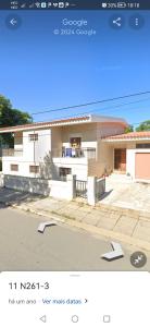 a screenshot of a picture of a house at Casa da Estação in Sines