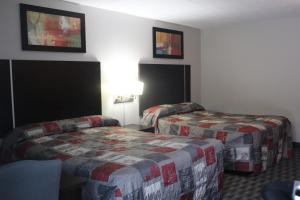Postel nebo postele na pokoji v ubytování Fort York Motel