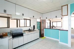 Dapur atau dapur kecil di 夢ハウス-ビーチ ジャングリア10分! 美ら海水族館30分!