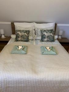 A bed or beds in a room at Pusztavár-Lak