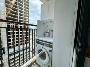 Балкон или терраса в SOHO Residence & Hotel, Apartment with King Bed, walk to Bui Vien