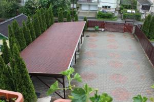 an overhead view of a patio with a red roof at Abigél Vendégház in Miskolctapolca