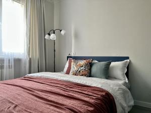 Postel nebo postele na pokoji v ubytování Студия ПРОВАНС в центре Алматы + 8 fotografií