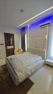 Postel nebo postele na pokoji v ubytování Beautifully furnished 5 bedroom with pool