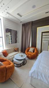 Posezení v ubytování Beautifully furnished 5 bedroom with pool