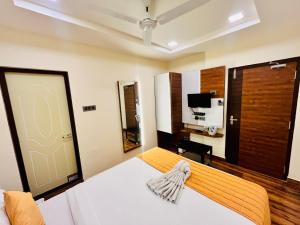 Letto o letti in una camera di Shankar Bhavan By Vinayak Hotels
