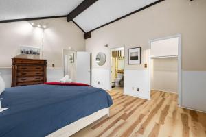 a bedroom with a blue bed and a wooden floor at Mira Mesa Family Retreat 4BR with Balcony and Firepit in San Diego +91 photos