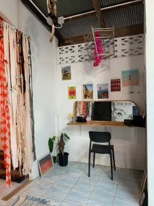 Kuchyň nebo kuchyňský kout v ubytování Ka Prao Kai Hostel