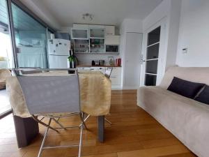 Η κουζίνα ή μικρή κουζίνα στο Cozy and Modern Studio in Greater Paris