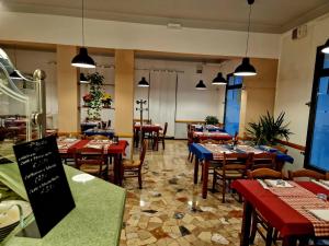 Albergo D'Ambros - Casa Belfiore Group餐厅或其他用餐的地方