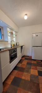 a kitchen with a sink and a refrigerator at Fast wie zu Hause in Jettingen-Scheppach