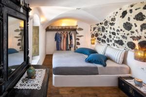 Gallery image of Santorini Vista Legacy Retreat - Live the history, wake to the view in Pirgos