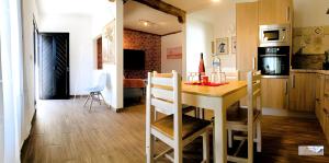 Η κουζίνα ή μικρή κουζίνα στο Apartment Alegranza in the beautiful Village of Mozaga, Lanzarote