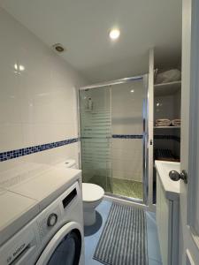 Et badeværelse på Benalmádena coastal apartment