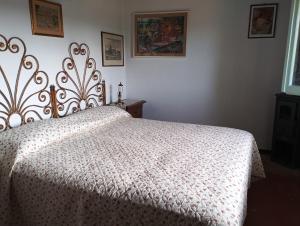 Postel nebo postele na pokoji v ubytování Camera al Poggio ai Grilli