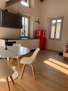Spazio Perlasca Apt 3 - Cernobbio Como Lake的厨房或小厨房