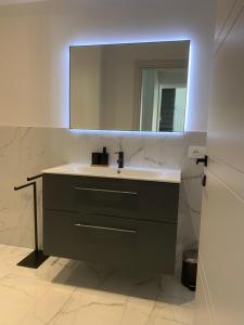 Spazio Perlasca Apt 3 - Cernobbio Como Lake的一间浴室