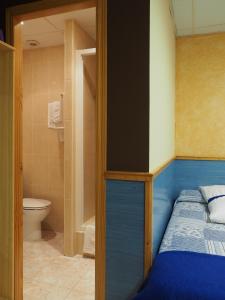Koupelna v ubytování Hostal El Cartero + 37 fotografií