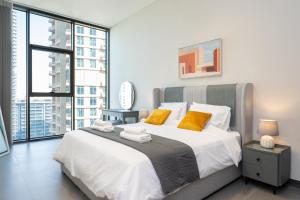 Giường trong phòng chung tại Brand New Luxury One Bedroom +20 ảnh