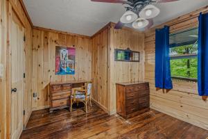 Gallery image of Seventh Heaven - Hot Tub, Pet Friendly, Grill, Wifi, Deck, Covered Porch, Family Friendly, Kid's Loft, King Bed in Great Cacapon