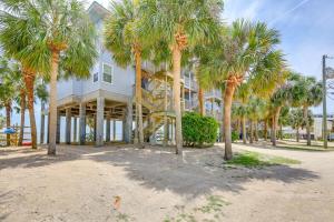 Zahrada ubytování Beach and Pool Access at Condo on Cedar Key!