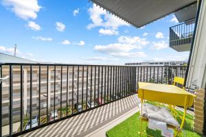 Stylish 1BR Flat in Hayes 4 Guests-5 Min to Heathrow#20 Min to Central London的阳台或露台