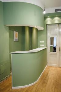 an empty room with green walls and a counter at #Cozy Central Nest with Balcony in Timişoara