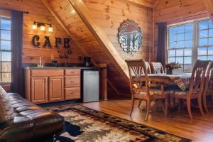 Fotografie z fotogalerie ubytování Big Bear Lodge-Hot tub-Gazebo-Million dollar Views v destinaci Waynesville + 93 fotografií