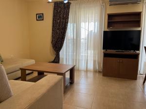 TV a/nebo společenská místnost v ubytování Sidis home flogita