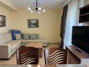 TV a/nebo společenská místnost v ubytování Sidis home flogita