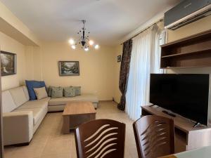 TV a/nebo společenská místnost v ubytování Sidis home flogita