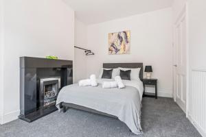 Postel nebo postele na pokoji v ubytování Leicester Central 4BR Home - Garden - Sleeps 10